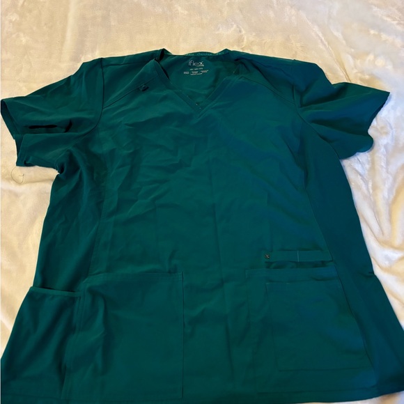 Green Cherokee scrub set - Picture 2 of 6